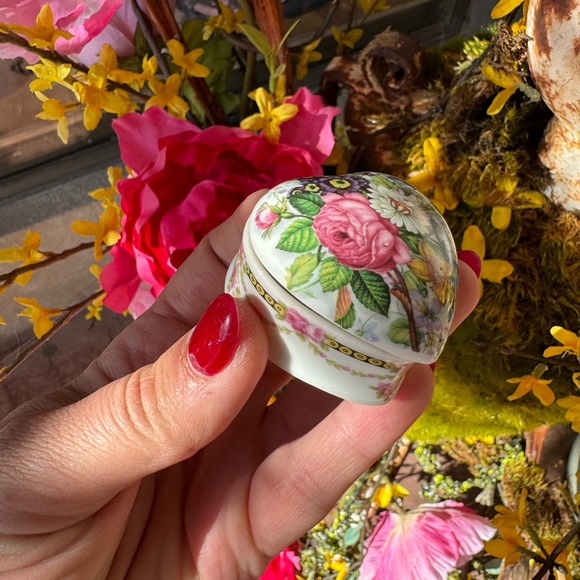 Small floral porcelain made in England heart shaped trinket box - Picture 14 of 15